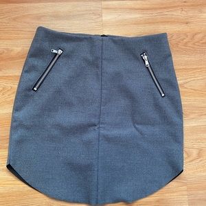 H&M skirt ! Gently used and in great condition! Size 6